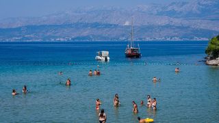 Uvala Lovrečina: Egzotična pješčana oaza na Braču u kojoj su uživali i stari Rimljani Uvala Lovrečina: Egzotična pješčana oaza na Braču u kojoj su uživali i stari Rimljani