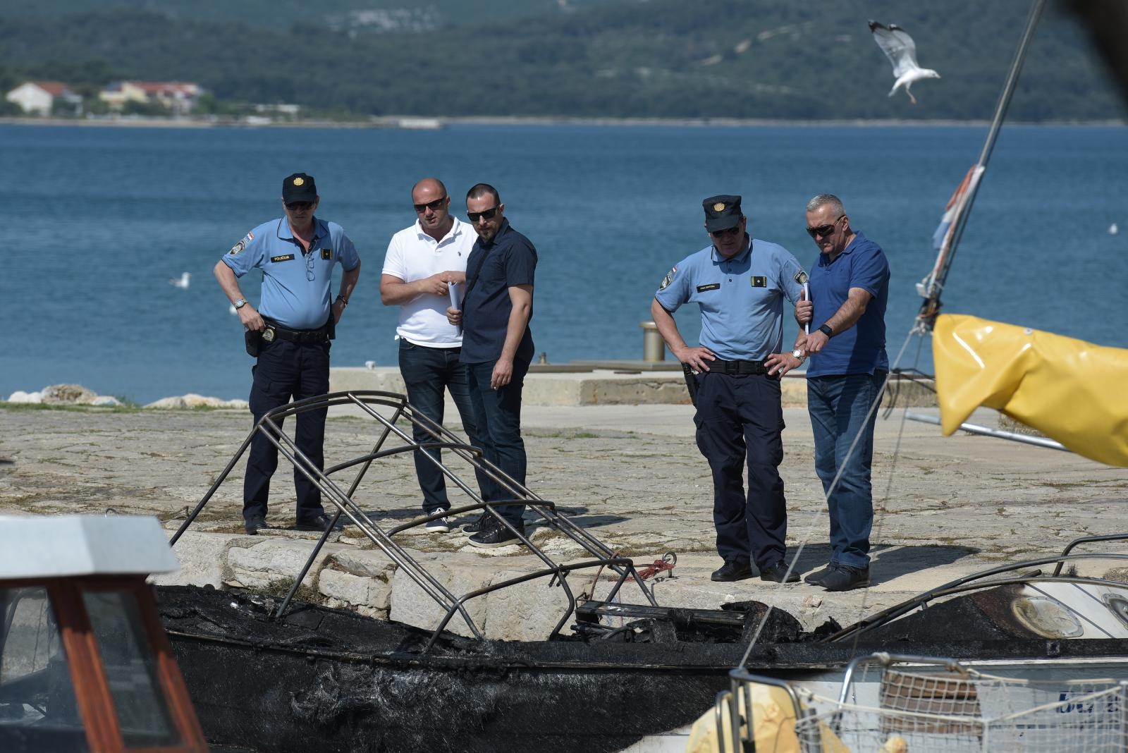 Sv. Filip i Jakov: Požar zahvatio brodice u luci od kojih su tri potonule