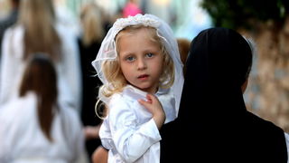 Zadar, 110512.
Blagdan gospe Loretske slavi se u zadarskom naselju Arbanasi. Nakon svecanog misnog slavlja u vecernjim satima krece procesija po naselju koju predvodi zadarski nadbiskup Zelimir Puljic.
Foto: Andrija Lucic / CROPIX Zadar, 110512.
Blagdan gospe Loretske slavi se u zadarskom naselju Arbanasi. Nakon svecanog misnog slavlja u vecernjim satima krece procesija po naselju koju predvodi zadarski nadbiskup Zelimir Puljic.
Foto: Andrija Lucic / CROPIX