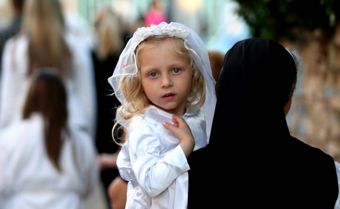 Zadar, 110512.
Blagdan gospe Loretske slavi se u zadarskom naselju Arbanasi. Nakon svecanog misnog slavlja u vecernjim satima krece procesija po naselju koju predvodi zadarski nadbiskup Zelimir Puljic.
Foto: Andrija Lucic / CROPIX Zadar, 110512.
Blagdan gospe Loretske slavi se u zadarskom naselju Arbanasi. Nakon svecanog misnog slavlja u vecernjim satima krece procesija po naselju koju predvodi zadarski nadbiskup Zelimir Puljic.
Foto: Andrija Lucic / CROPIX