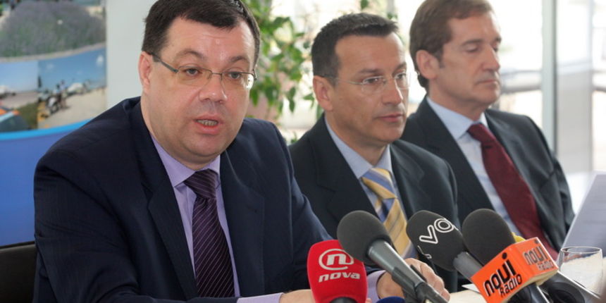 Benkovac, 300411.Ministar turizma Damir Bajs boravi u Zadru gdje je na zadarskom aerodromu predsjedao sjednicom uzeg povjerenstva Vlade za turisticku 2011 godinu. Nakon sjednice ministar Bajs je otvorio novouredjeni Omladinski hostel Zadar.Na slici: det