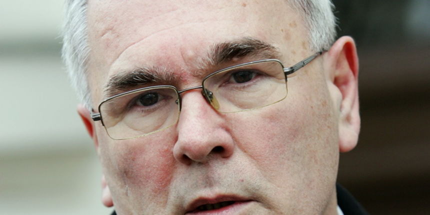 Zagreb, 210212. 
Zupanisjki sud, Zrinjevac.
Ivan Mravak, bivsi predsjednik uprave HEP-a, jutros u 08:42 pojavio se na Zupanijskom sudu. Mravku i cetvorici rukovoditelja HEP-a zapocinje sudjenje zbog fiktivnog zaposljavanja Rade Buljubasica kojemu su nezak