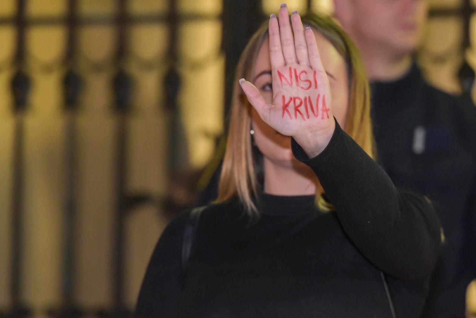 Klub studenata Antifijaka organizirao mirni prosvijed ispred Županijskog suda u Zadru