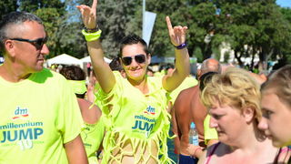 10. dm Millennium Jump na zadarskoj rivi – 3 tisuće skakača poslalo prekrasnu priču u svijet 10. dm Millennium Jump na zadarskoj rivi – 3 tisuće skakača poslalo prekrasnu priču u svijet