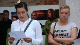 Humanitarna izlozba za pomoc tesko bolesnoj mladoj zadranki Ani Pavic i njenoj kceri Aurori. Zadarski fotografi amateri i profesionalci njih 37 odazvali su se ovoj akciji doniravsi fotografije, Foto: Željko Mršić/PIXSELL