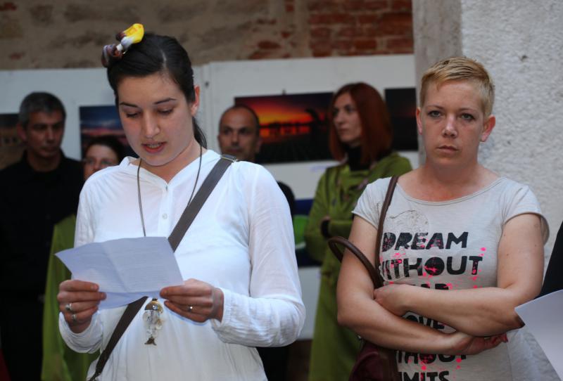 Humanitarna izlozba za pomoc tesko bolesnoj mladoj zadranki Ani Pavic i njenoj kceri Aurori. Zadarski fotografi amateri i profesionalci njih 37 odazvali su se ovoj akciji doniravsi fotografije, Foto: Željko Mršić/PIXSELL