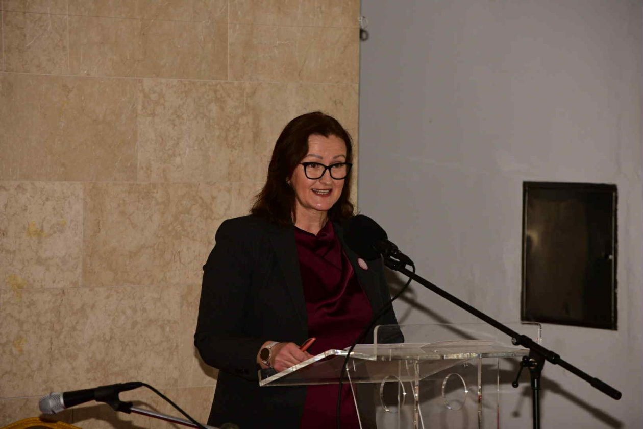 c851c9a6-206f-4276-a7f8-c59b356c4191 c851c9a6-206f-4276-a7f8-c59b356c4191