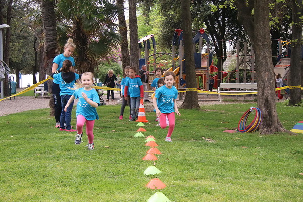 Sportska manifestacija za djecu “1000 koraka kroz 1000 ulica” SŠ “Loptica” Sportska manifestacija za djecu “1000 koraka kroz 1000 ulica” SŠ “Loptica”