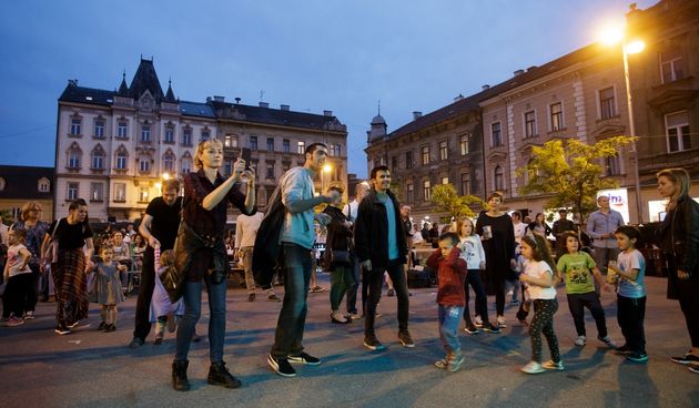 Predstavljanje projekta #PLAC na Britanskom trgu. Plac je platforma koja za svoju ulogu ima pokrenuti, revitalizirati i rasplesati gradske placeve te ponuditi gradovima i gradjanima dodatni izbor. Rijec je o zdravoj hrani, dobro utrosenom slobodnom vremen