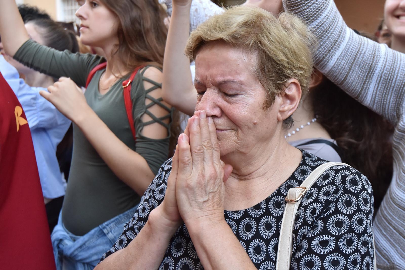 Velik broj vjernika sudjelovalo u procesiji u kojoj je nošeno tijelo Leopolda Bogdana Mandića od crkve Gospe od zdravlja do katedrale sv. Stošije Velik broj vjernika sudjelovalo u procesiji u kojoj je nošeno tijelo Leopolda Bogdana Mandića od crkve Gospe od zdravlja do katedrale sv. Stošije