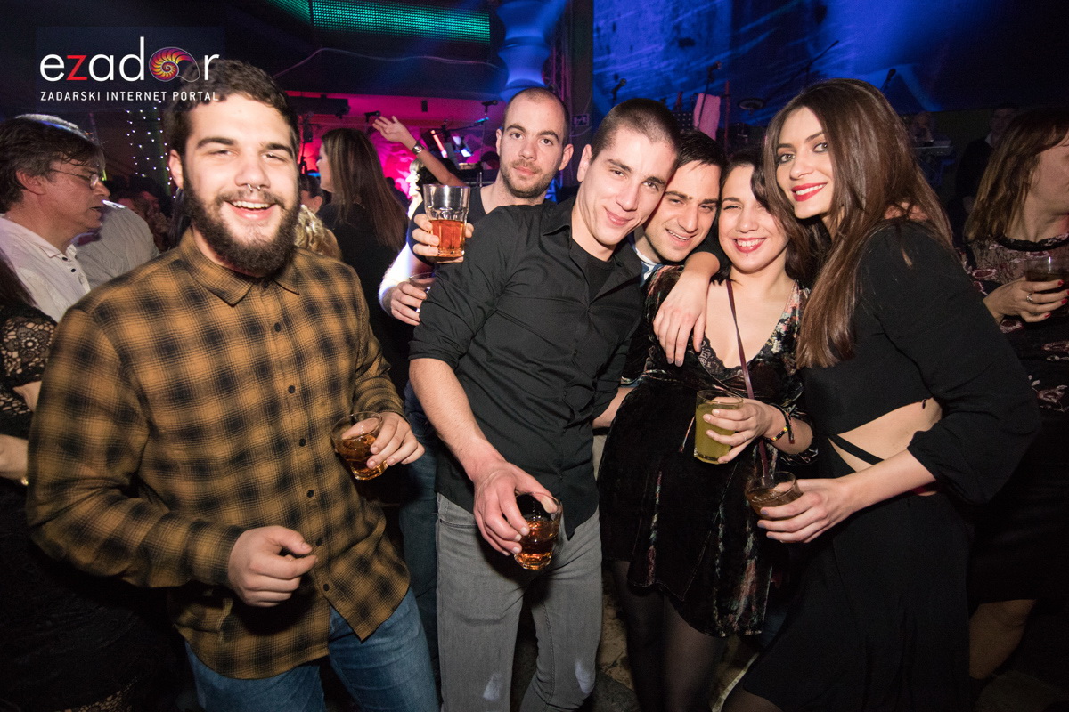 Ludnica u Saturnusu: Najbolji doček u svemiru i šire Ludnica u Saturnusu: Najbolji doček u svemiru i šire