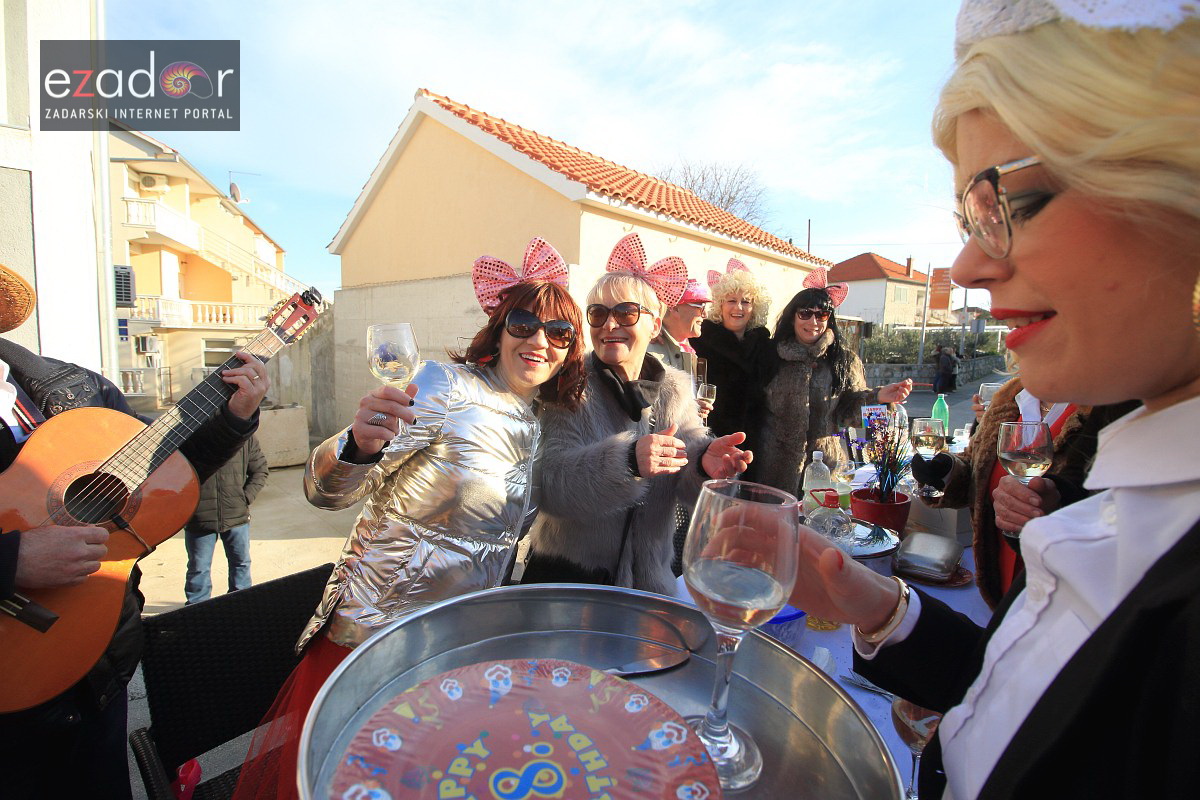 Maškarana povorka Velike Bake u Murteru