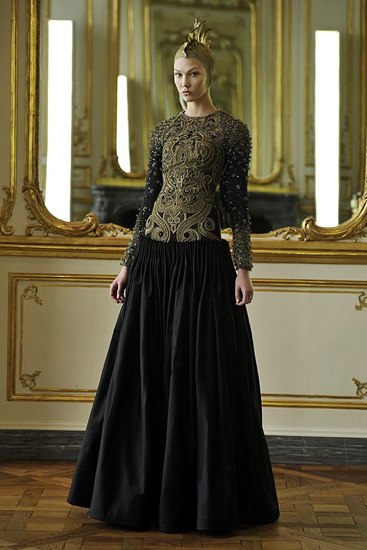 Alexander McQueen jesen/zima 2010/2011 – posljednja kolekcija (Vogue.de)