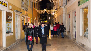 Doček 2017: Najluđa noć na zadarskom Poluotoku privukla više tisuća Zadrana i gostiju Doček 2017: Najluđa noć na zadarskom Poluotoku privukla više tisuća Zadrana i gostiju