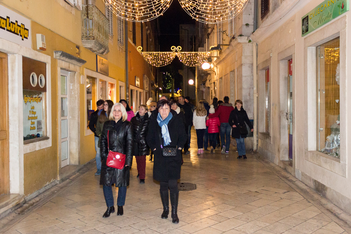 Doček 2017: Najluđa noć na zadarskom Poluotoku privukla više tisuća Zadrana i gostiju Doček 2017: Najluđa noć na zadarskom Poluotoku privukla više tisuća Zadrana i gostiju