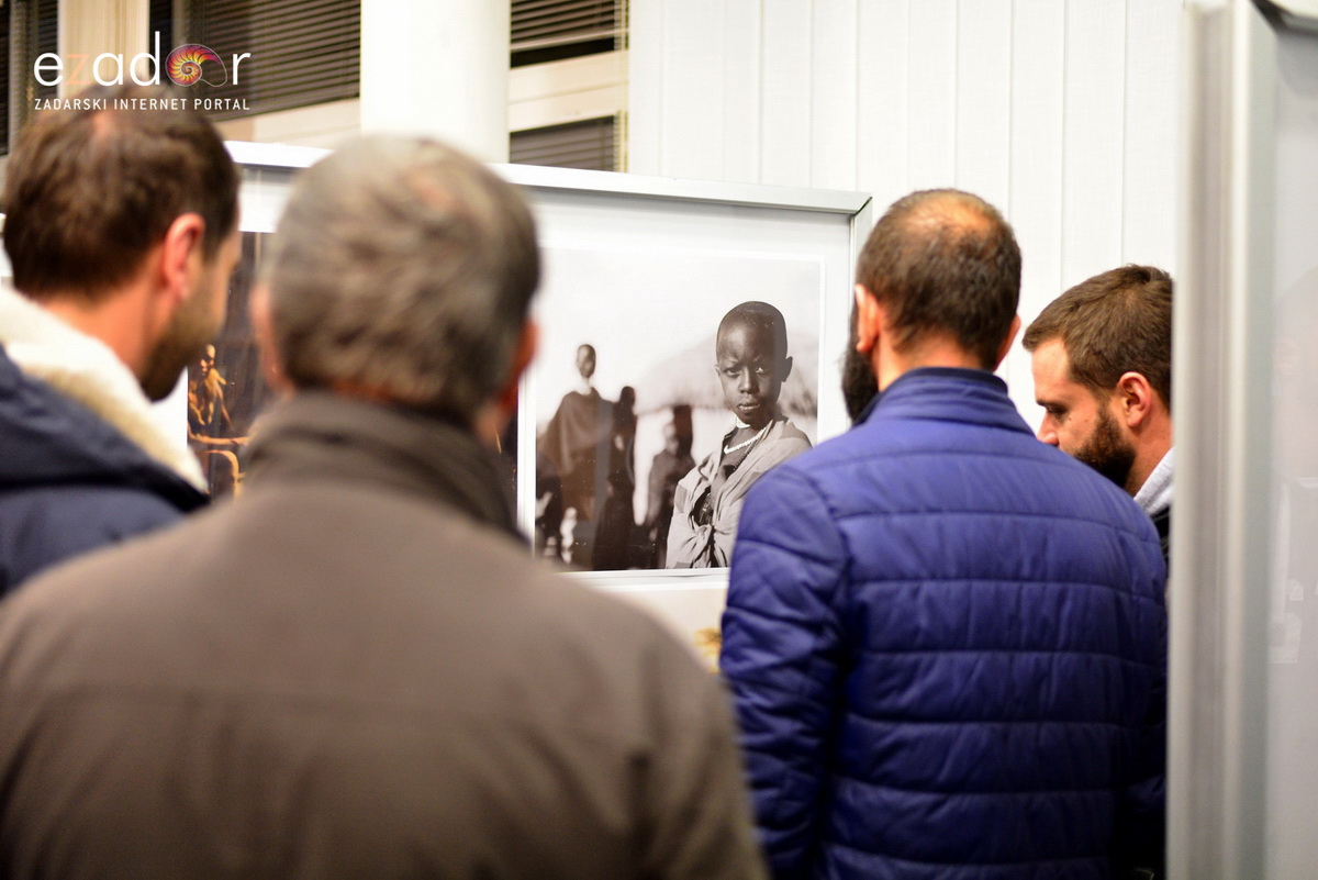 Gradska knjižnica Zadar: Otvorenje izložbe fotografija “Afrika na kvadrat” autora Filipa Brale Gradska knjižnica Zadar: Otvorenje izložbe fotografija “Afrika na kvadrat” autora Filipa Brale