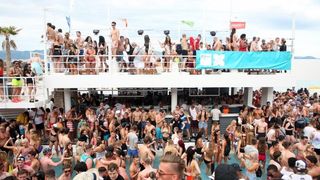 Zrće: Drugi dan Hideout festivala privukao je mnogobrojnu publiku na after beach party, Photo: Luka Stanzl/PIXSELL Zrće: Drugi dan Hideout festivala privukao je mnogobrojnu publiku na after beach party, Photo: Luka Stanzl/PIXSELL