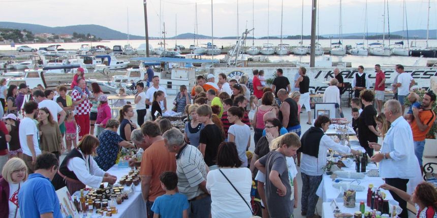 Ljetni Sajam otočnih proizvoda u Tkonu Ljetni Sajam otočnih proizvoda u Tkonu