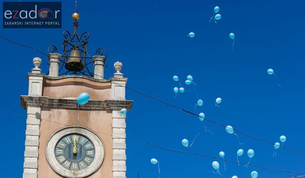 Plavi baloni za Svjetski dan svjesnosti o autizmu.Đir po gradu 1. travnja 2017.