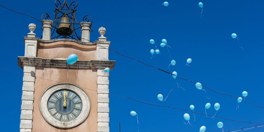 Plavi baloni za Svjetski dan svjesnosti o autizmu.Đir po gradu 1. travnja 2017. Plavi baloni za Svjetski dan svjesnosti o autizmu.Đir po gradu 1. travnja 2017.