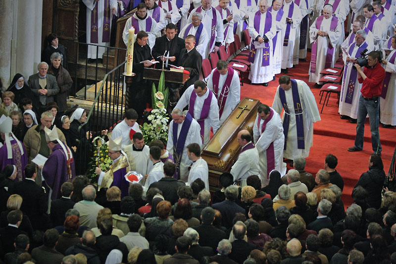Posljednji ispraćaj nadbiskupa Ivana Prenđe (foto: Marin Gospić)