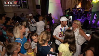 Svečani doček svjetskih prvaka Mihovila i Šime Fantele na Narodnom trgu Svečani doček svjetskih prvaka Mihovila i Šime Fantele na Narodnom trgu