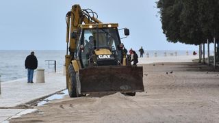 Nakon juga ostala oštećenja na zadarskoj rivi. Foto: Dino Stanin/PIXSELL