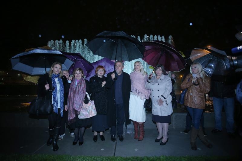 Zagreb: Fontane osvjetljene ružicastom bojom kao podrška oboljelima od rak. Photo: Igor Kralj/PIXSELL Zagreb: Fontane osvjetljene ružicastom bojom kao podrška oboljelima od rak. Photo: Igor Kralj/PIXSELL