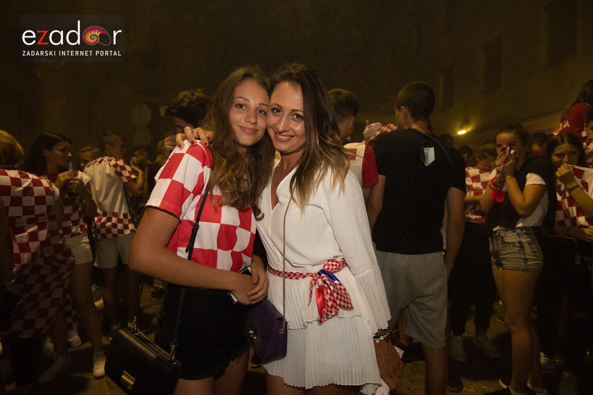 Čudesna noć: Velika fešta ulicama Zadra nakon plasmana Vatrenih u finale SP Čudesna noć: Velika fešta ulicama Zadra nakon plasmana Vatrenih u finale SP