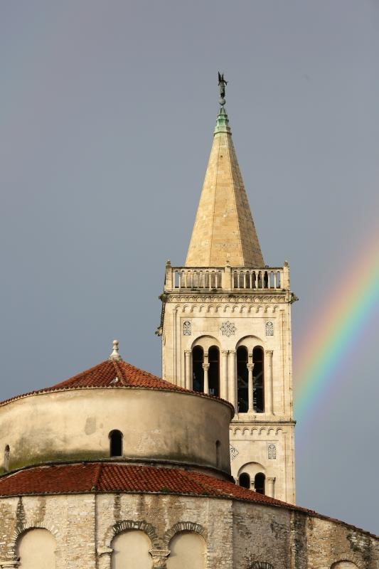 11.09.2014., Zadar – Kisni je dan na nekoliko minuta uljepsala duga koja se pojavila nad gradom. Photo: Filip Brala/PIXSELL