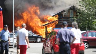 Požar na ŠRC Jelenovac, grad prekriven dimom, zaustavljeni autobusi…