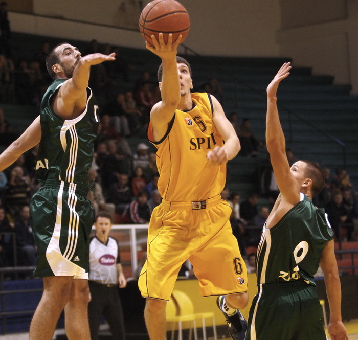 Split, 141011.
Dvorana Gripe.
Kosarkaska utakmica A-1 lige: Split – Borik
Na slici: Toni Katic (zuti 6)
Foto: Vojko Basic / CROPIX Split, 141011.
Dvorana Gripe.
Kosarkaska utakmica A-1 lige: Split – Borik
Na slici: Toni Katic (zuti 6)
Foto: Vojko Basic / CROPIX