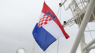 Rijeka, 251011.
U rijeckom brodogradilistu 3. maj danas je Tankerska plovidba Zadar preuzela tanker Vinjerac porinut krajem svibnja. Rijec je o drugom istovjetnom tankeru izgradjenom u 3. maju za zadarskog narucitelja. Sluzi za prijevoz nafte, naftnih pre Rijeka, 251011.
U rijeckom brodogradilistu 3. maj danas je Tankerska plovidba Zadar preuzela tanker Vinjerac porinut krajem svibnja. Rijec je o drugom istovjetnom tankeru izgradjenom u 3. maju za zadarskog narucitelja. Sluzi za prijevoz nafte, naftnih pre