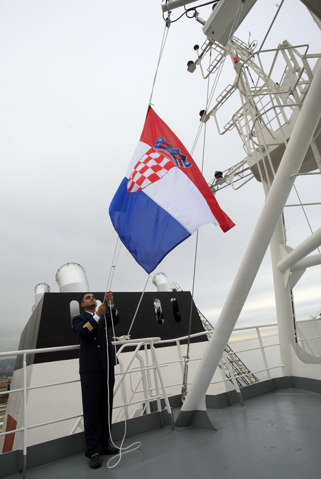 Rijeka, 251011.
U rijeckom brodogradilistu 3. maj danas je Tankerska plovidba Zadar preuzela tanker Vinjerac porinut krajem svibnja. Rijec je o drugom istovjetnom tankeru izgradjenom u 3. maju za zadarskog narucitelja. Sluzi za prijevoz nafte, naftnih pre Rijeka, 251011.
U rijeckom brodogradilistu 3. maj danas je Tankerska plovidba Zadar preuzela tanker Vinjerac porinut krajem svibnja. Rijec je o drugom istovjetnom tankeru izgradjenom u 3. maju za zadarskog narucitelja. Sluzi za prijevoz nafte, naftnih pre