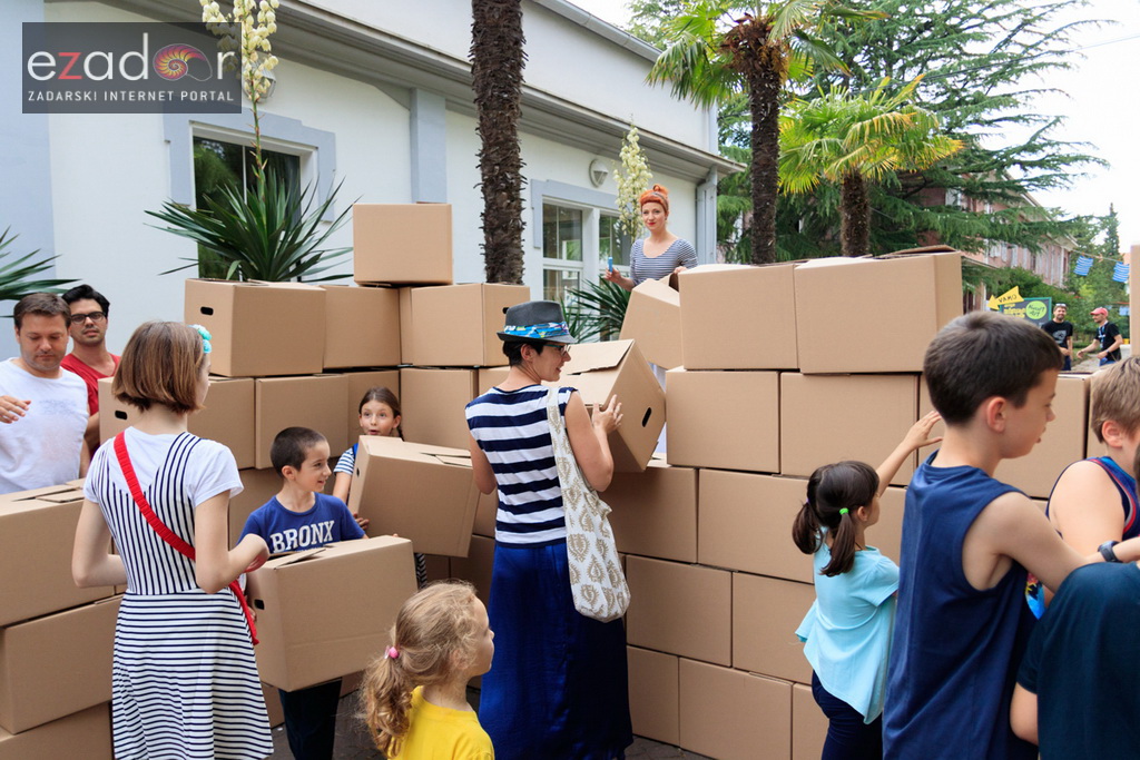 Simboličnim rušenjem zida započeo je urbani festival KvartArt na Voštarnici