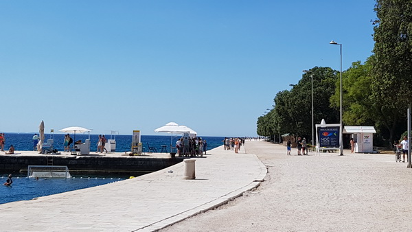 Đir uz more 19. srpnja 2016. – Uvala Draženica, kupalište Jadran, Moprske orgulje i Pozdrav suncu, zadarska riva… Foto: Mladen Malik Đir uz more 19. srpnja 2016. – Uvala Draženica, kupalište Jadran, Moprske orgulje i Pozdrav suncu, zadarska riva… Foto: Mladen Malik