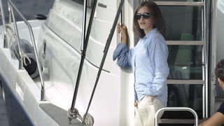 Prigradica, otok Korcula , 270911.
Glumica Penelope Cruz snimljena prilikom ukrcaja u brod Majsan marke Beneteau Antares 10,80  koji ju prebacuje na svjetionik Plocica na snimanje filma” Venuto al mondo”.
Foto: Tom Dubravec /  CROPIX