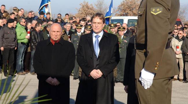 Zadar, 230110.
Povodom obiljezavanja 17. obljetnice vojno – redarstvene  akcije Maslenica , prve velike akcije Hrvatske vojske kojom je oslobodjen veci dio zadarskoga zaledja i omogucen promet izmedju sjevera i juga Hrvatske  polozeni su vjenci u Kasicu i