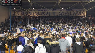 Humanitarno gledanje utakmice Zadar-Cibona (85-84) u Jazinama Humanitarno gledanje utakmice Zadar-Cibona (85-84) u Jazinama