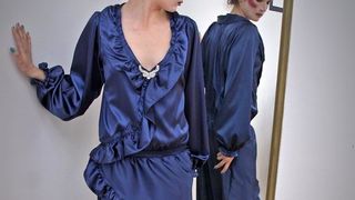 2300 kn; Haljinu dizajnira Klara Dedić: saten-svila sa Swarowski kristalima (foto: Marin Gospić)