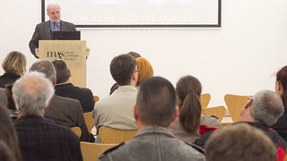 U Muzeju antičkog stakla otvorena je izložba fotografija ”Rota palagruzona” autora Ive Pervana i predavanje ”Falkuša – od Palagruže do Atlantika” profesora Joška Božanića, foto: Leo Banić U Muzeju antičkog stakla otvorena je izložba fotografija ”Rota palagruzona” autora Ive Pervana i predavanje ”Falkuša – od Palagruže do Atlantika” profesora Joška Božanića, foto: Leo Banić