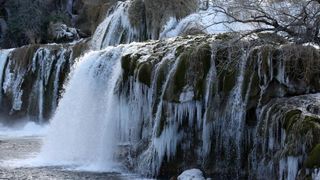 Ledena zimska idila na slapovima Krke Ledena zimska idila na slapovima Krke