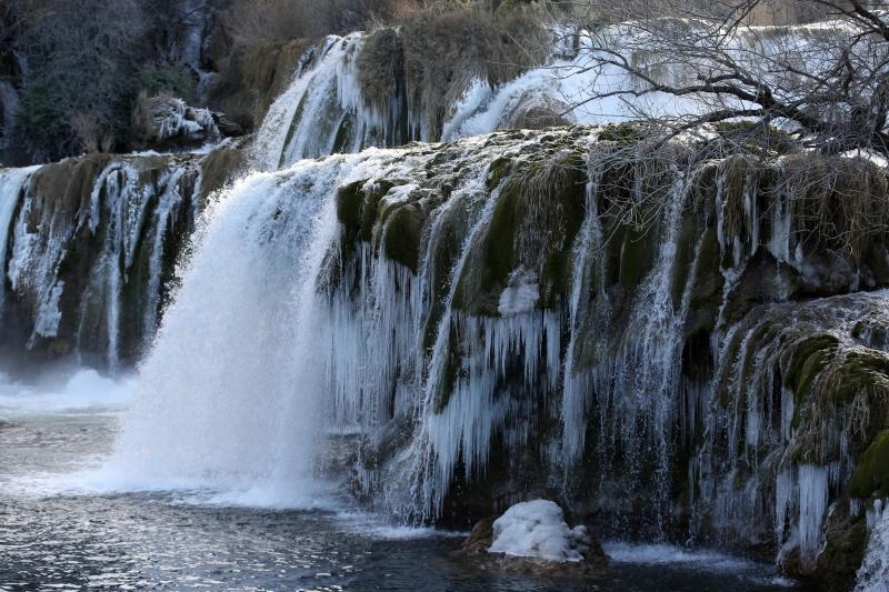 Ledena zimska idila na slapovima Krke Ledena zimska idila na slapovima Krke