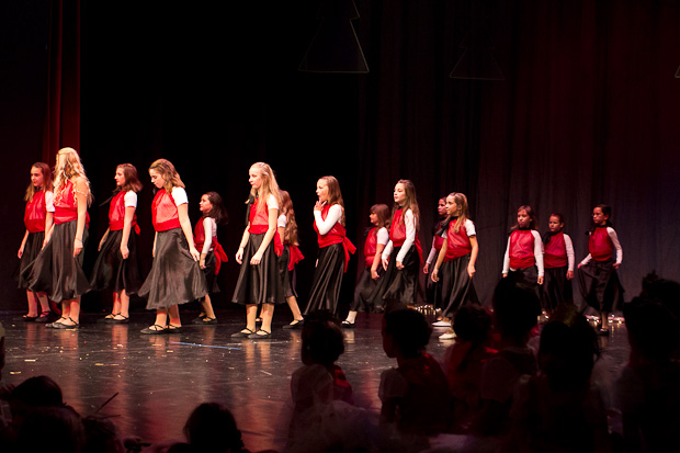 Plesna čestitka Zadarskog plesnog ansambla, Foto: Leo Banić Plesna čestitka Zadarskog plesnog ansambla, Foto: Leo Banić