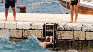 Kupači na zadarskoj rivi 19. svibnja 2013.  Foto: Roberto Lerga