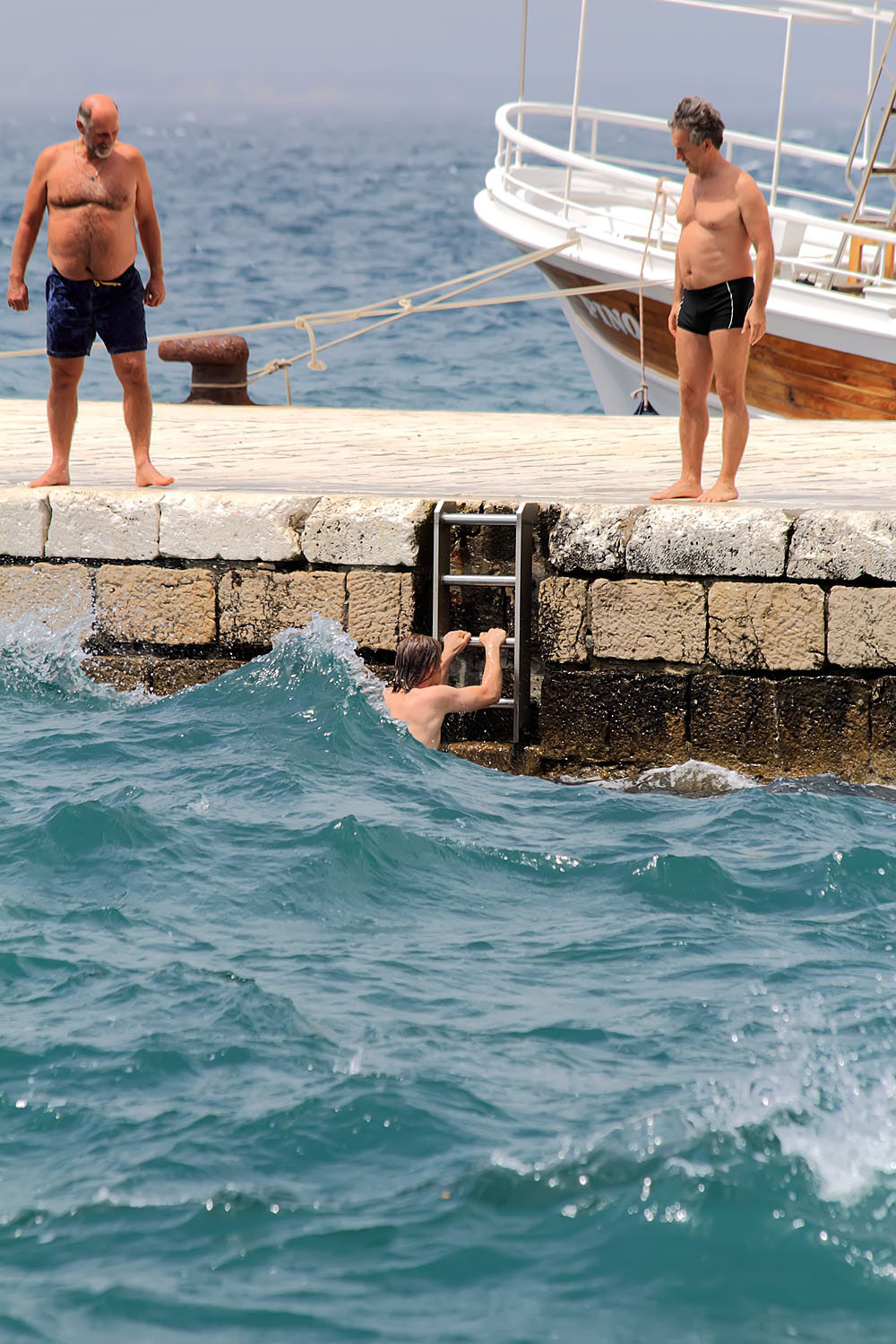 Kupači na zadarskoj rivi 19. svibnja 2013.  Foto: Roberto Lerga