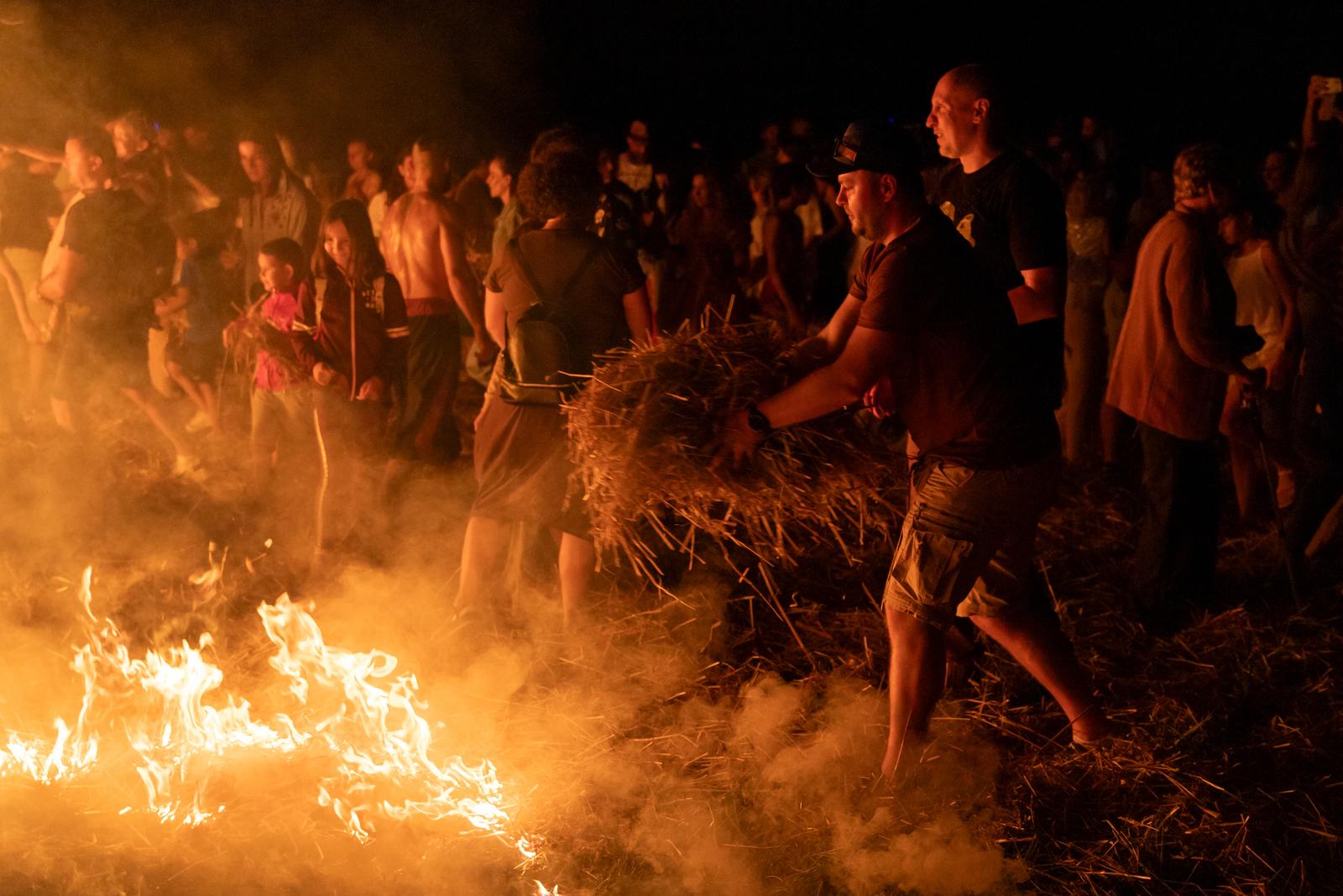 Kozjak: 17. Međunarodni Slama Land Art Festival – “Zlatno doba” Kozjak: 17. Međunarodni Slama Land Art Festival – “Zlatno doba”