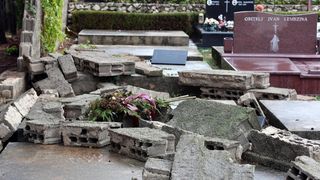 Djelatnici Nasada saniraju štetu na Gradskom groblju Zadar Djelatnici Nasada saniraju štetu na Gradskom groblju Zadar