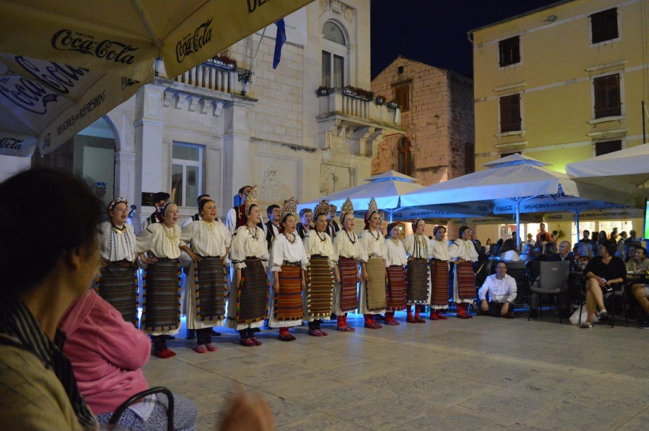 KUD Zadarski Tanac i Iseljena Hrvatska na Narodnom trgu