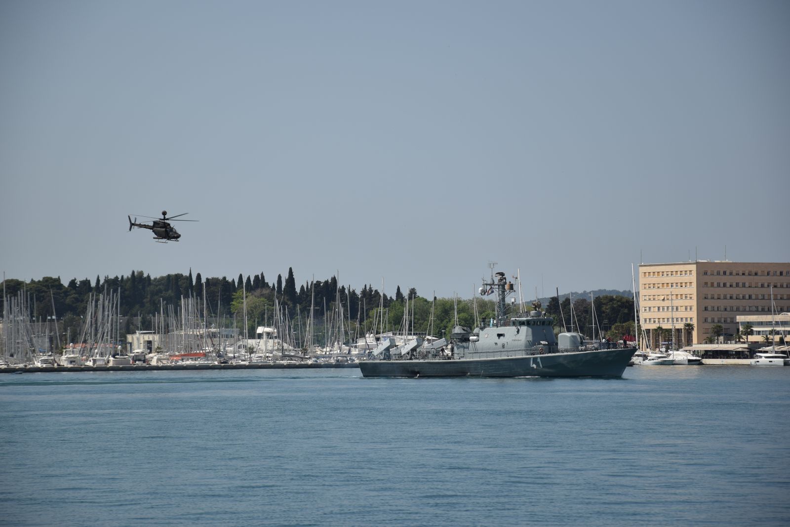RTOP Vukovar i Kiowa Warrior na splitskoj rivi RTOP Vukovar i Kiowa Warrior na splitskoj rivi